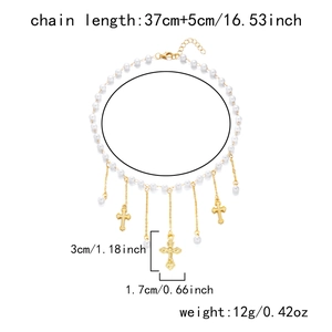 Spécifications de taille pour collier de perles avec cinq pendentifs croix dorés