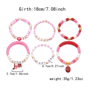 Détail de l'ensemble de 6 bracelets extensibles roses avec perles lettres LOVE et XOXO