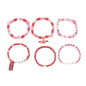 Lot de six bracelets perlés de Saint-Valentin roses et rouges avec breloques LOVE et cœur