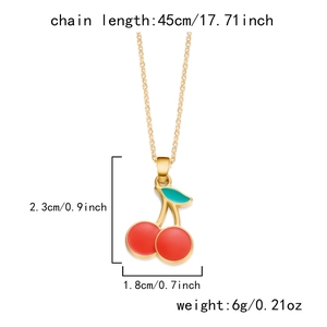 Spécifications de taille pour collier pendentif cerise avec chaîne dorée de 45cm