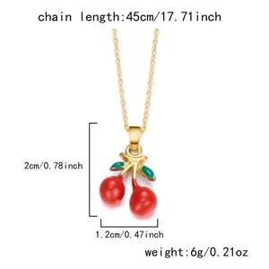 Diagramme de taille détaillé montrant les dimensions du pendentif cerise et de la chaîne