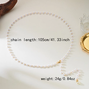 Détail de la chaîne de taille élégante en perles blanches et or avec longueur et poids