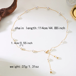 Détail de la chaîne de taille dorée avec perles blanches et spécifications