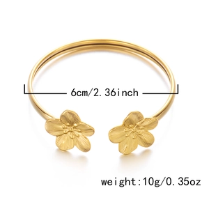 Detailansicht goldener Blumen-Armreif mit Größenangaben und Gewichtsangaben