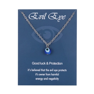 Collier minimaliste avec pendentif oeil bleu en argent et carte de vœux porte-bonheur