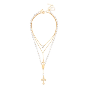 Detail der goldenen Mehrfachkette mit Kristallherz, Perlen und religiösem Kreuzanhänger