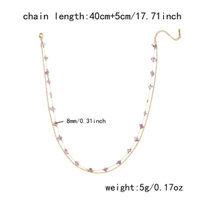 Détail du collier doré avec pierres naturelles violettes et longueur de 40cm plus 5cm