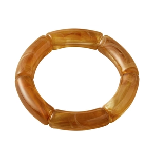 Modieuze amberkleurige acryl armband met witte marmertextuur en elastische gebogen buis