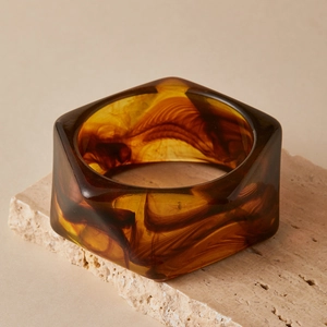 Bracciale esagonale irregolare in resina con motivo tartarugato su base in pietra