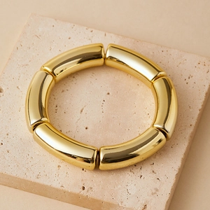 Boheems goudkleurig bamboe-stijl armband met gebogen buizen op matte steen