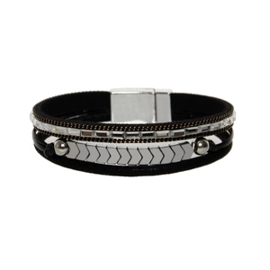 Mehrlagiges schwarzes Boho-Armband mit Kristallen und silbernem Pfeil-Detail