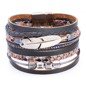 Bracelet Enroulable Multi-couches en Cuir PU Bohème pour Femmes Pendentif Plume en Métal Alliage Strass Cristal Boucle Magnétique Bijoux