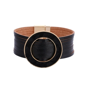 Bracciale bohémien in pelle nera a più strati con fibbia dorata e chiusura magnetica