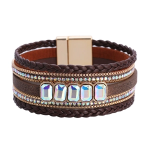 Bracciale multistrato in pelle stile boho con cristalli colorati e chiusura magnetica