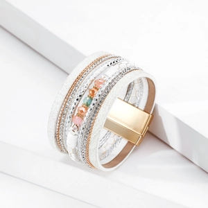 Bracciale avvolgente boho multistrato in pelle con cristalli e chiusura magnetica dorata