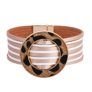 Bracciale in Pelle Multistrato Bohemien per Donna Con Fibbia Rotonda Leopardata Bangle Largo Vintage Gioielli di Moda Magnetici
