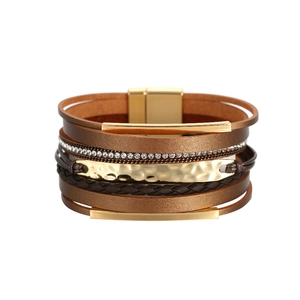 Détails du bracelet multicouche bohème en cuir avec cristaux brillants et fermoir aimanté