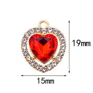 Pendentif cœur en acrylique rouge avec bordure dorée et strass, taille 19mm x 15mm