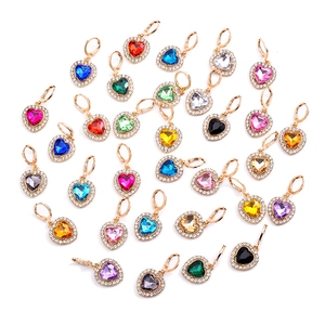 Pendentifs cœur en acrylique avec alliage doré et cristaux brillants en couleurs variées