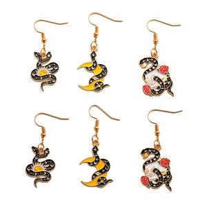 Boucles d'Oreilles Pendantes Serpent Gothique Vintage pour Femmes Alliage Émail Soleil Lune Crâne Rose Céleste Mystérieux Bijoux Cadeau