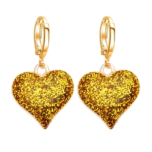 Funkelnde goldene Herz-Ohrringe mit Glitzer-Anhänger für Damen im minimalistischen Stil