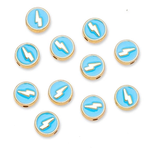 Perles plates dorées de 8mm avec émail bleu clair et détail éclair pour bijoux DIY