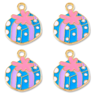 Dettaglio di ciondoli a scatola regalo di Natale in smalto colorato con pois bianchi per DIY