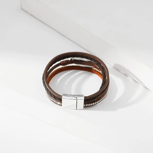 Mehrlagiges Lederarmband mit Kristallband und silbernem Magnetverschluss