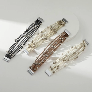 Boheems gelaagd leren koordarmband met metalen kralen en magnetische sluiting