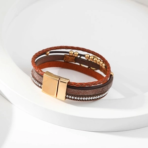Multilayer leather bracelet with gold-plated rings and crystal beads for a vintage look