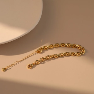 Bracciale a catena intrecciata francese in oro 18 carati con chiusura a moschettone e catena