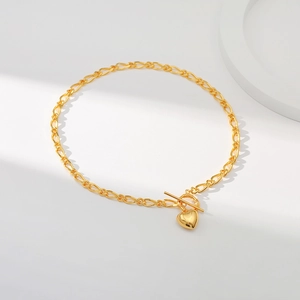 Minimalistische 18K vergoldete Messingkette mit Herzanhänger und Toggle-Verschluss