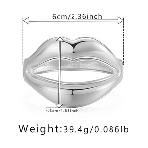 Detail view of silver lip-shaped alloy buckle with dimensions 6cm x 4.6cm and weight 39.4g