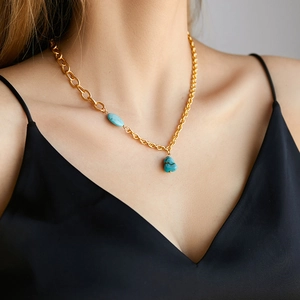 18K vergulde messing ketting met turquoise hanger en gemengde schakelketting