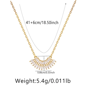 Dettaglio della collana placcata oro 18K con dimensioni e ciondolo in zircone