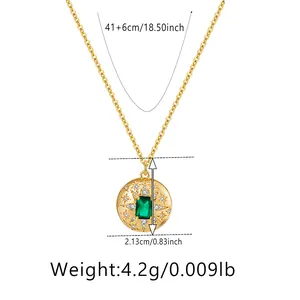 Guida alle taglie della collana con smeraldo e zircone con dettagli sul pendente