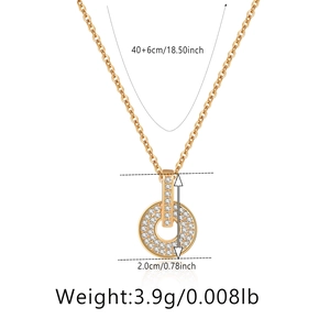 Dettaglio della collana cuore in zircone dorato con pendente cavo 2,0cm e catena 40+6cm