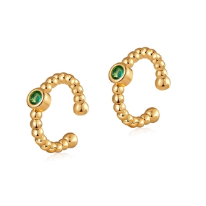 Manchette d'oreille C dorée minimaliste avec perles texturées et pierre zircon vert