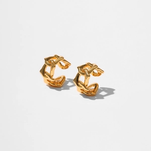 Boucles d'oreilles ear cuff en laiton plaqué or 18K avec un design moderne de maillons
