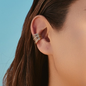 Élégante manchette d'oreille dorée multicouche sertie de strass pour oreilles non percées
