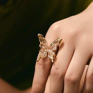 Künstlerischer Schmetterling Ring Für Damen Vergoldet Kupfer Flüssiges Metall Design Transparente Flügel Verstellbarer Ring