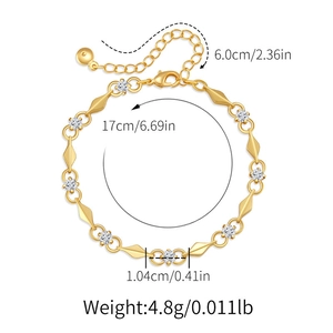 Detailansicht der 18K vergoldeten Kette mit Rauten Gliedern und Zirkonia Akzenten