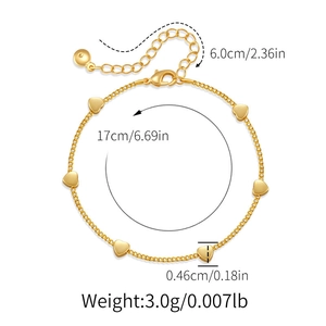 Detailansicht eines 18K vergoldeten Herz-Armbands mit 17cm Länge und 6cm Verlängerung