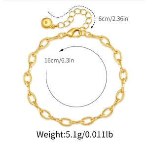 Detailansicht der 18K vergoldeten Kette mit Karabinerverschluss und Verlängerungskette