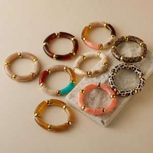 Set of 8 acrylic stretch bracelets with marble textures and gold metal spacers