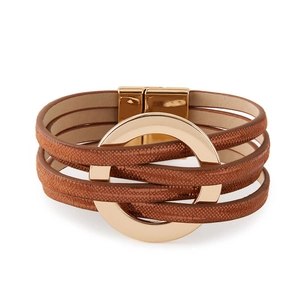 Détail du bracelet enroulé vintage avec anneau doré poli et fermoir magnétique