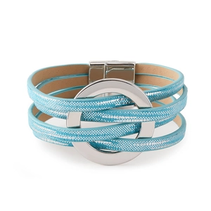 Détail du bracelet multicouche bohème en cuir bleu avec anneau argenté et fermoir magnétique