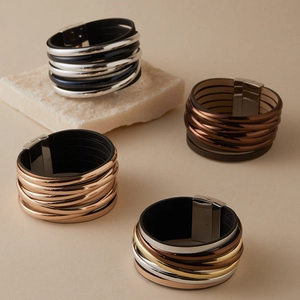 Boho Lederarmbänder mehrlagig mit Metallringen und Magnetverschluss in vier Farben