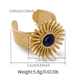 Detailed size guide of gold sunburst ring with blue stone and hammered texture finish