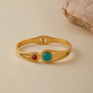 Bracciale rigido vintage in acciaio dorato con inserti in turchese e pietra rossa